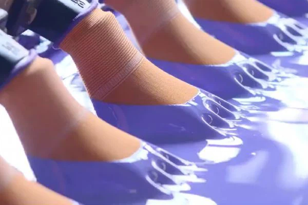 Application de gants en latex
